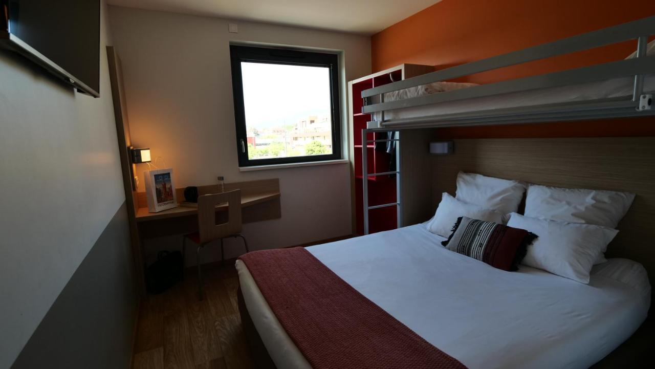Oneloft Hotel Obernai Bagian luar foto